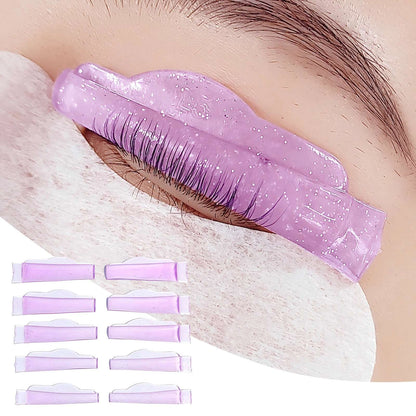 LOMANSA C-Curl Self-Adhesive Soft Lash Lift Pads positioned on the eyelid